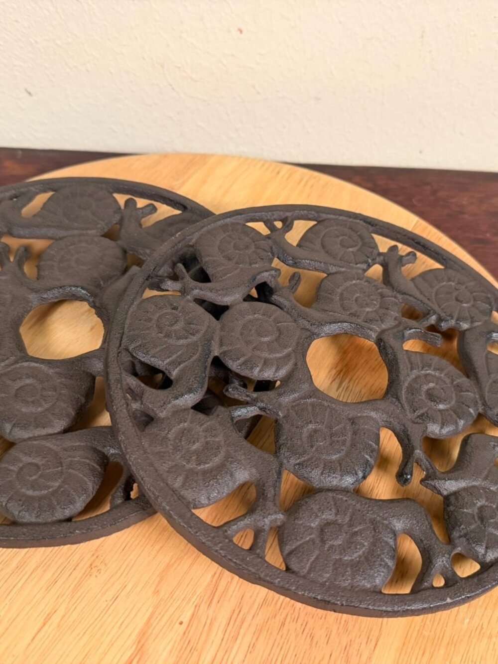 Gasaré Cast Iron Snail Trivets Set of 2 Rustic Kitchen Hot Plate Farmhouse Decor